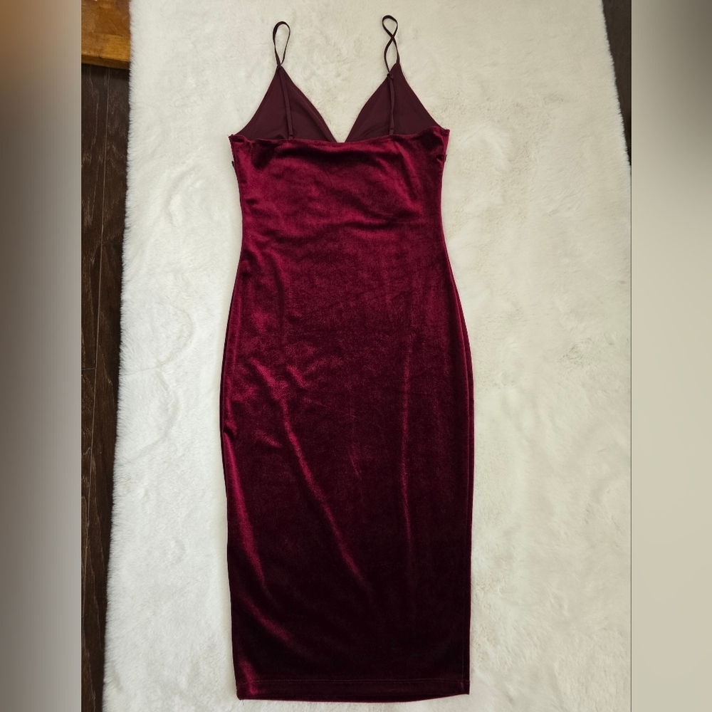 KTOO Burgandy Velvet Midi Dress With Rose Embroidery - Picture 6 of 9